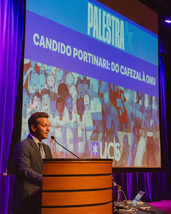 Abertura da palestra de João Candido Portinari na Universidade de Caxias do Sul