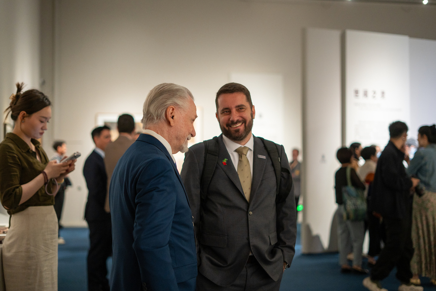Cerimônia de abertura da exposição O Brasil de Portinari no Museu Nacional da China