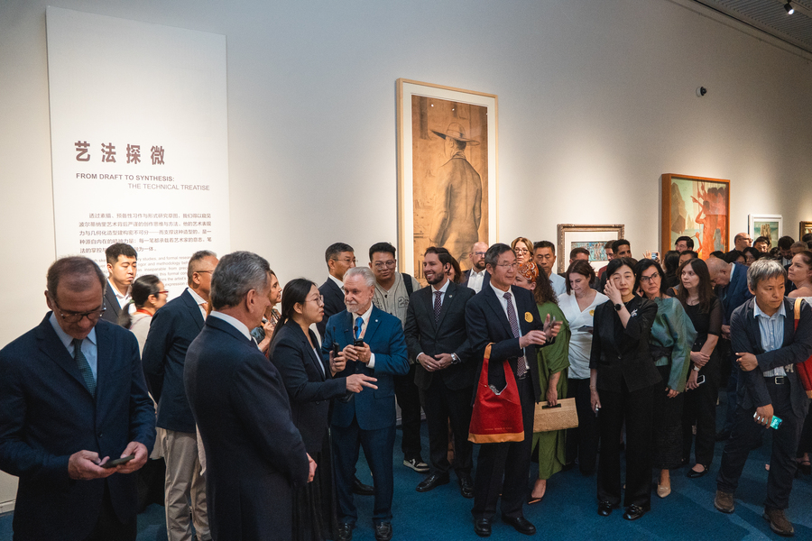 Cerimônia de abertura da exposição O Brasil de Portinari no Museu Nacional da China