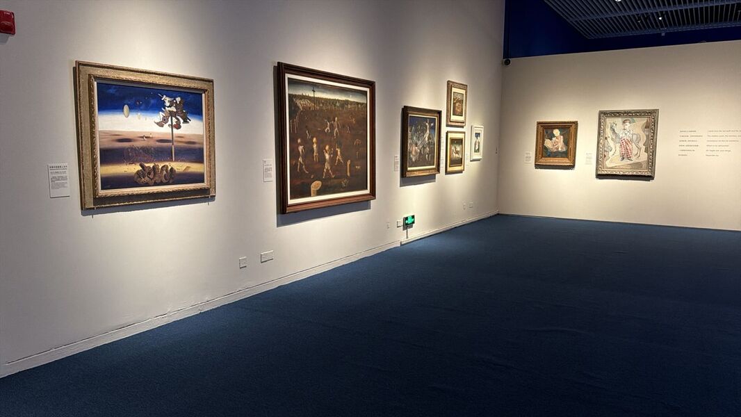 Montagem da Exposição O Brasil de Portinari no Museu Nacional da China