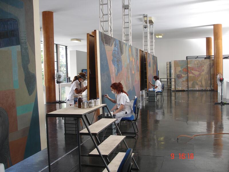 Ateliê aberto de restauro dos painéis Guerra e Paz