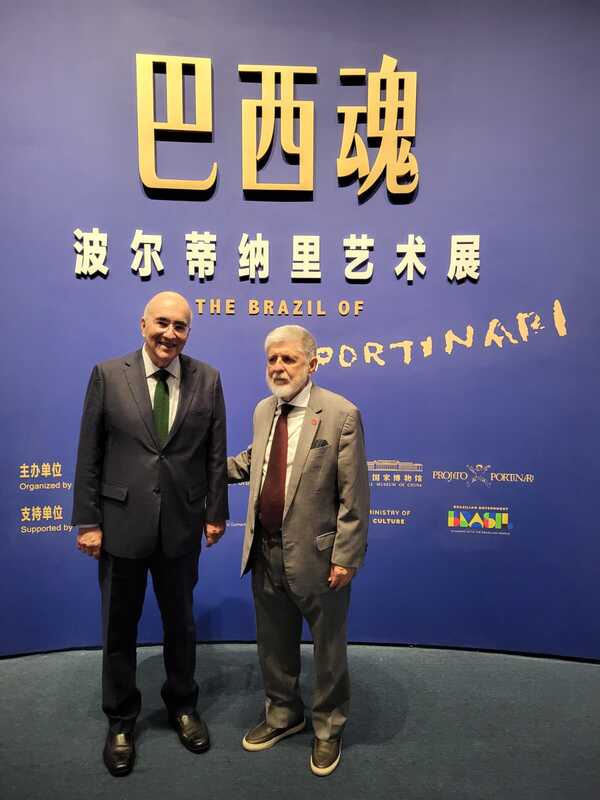 Visita do embaixador Celso Amorim a Exposição O Brasil de Portinari no Museu Nacional da China