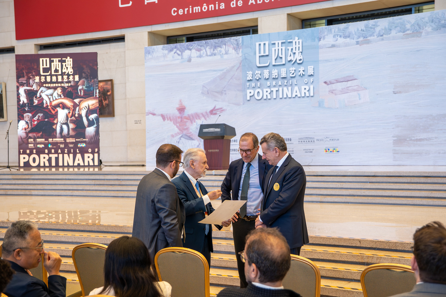 Cerimônia de abertura da exposição O Brasil de Portinari no Museu Nacional da China