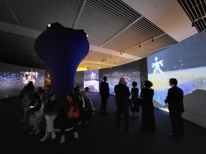 Visita do embaixador Celso Amorim a Exposição O Brasil de Portinari no Museu Nacional da China