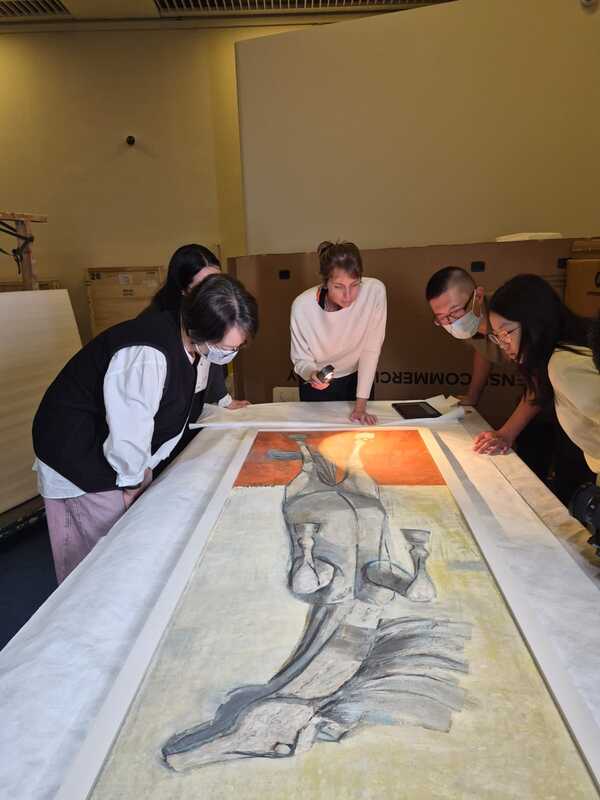 Montagem da Exposição O Brasil de Portinari no Museu Nacional da China