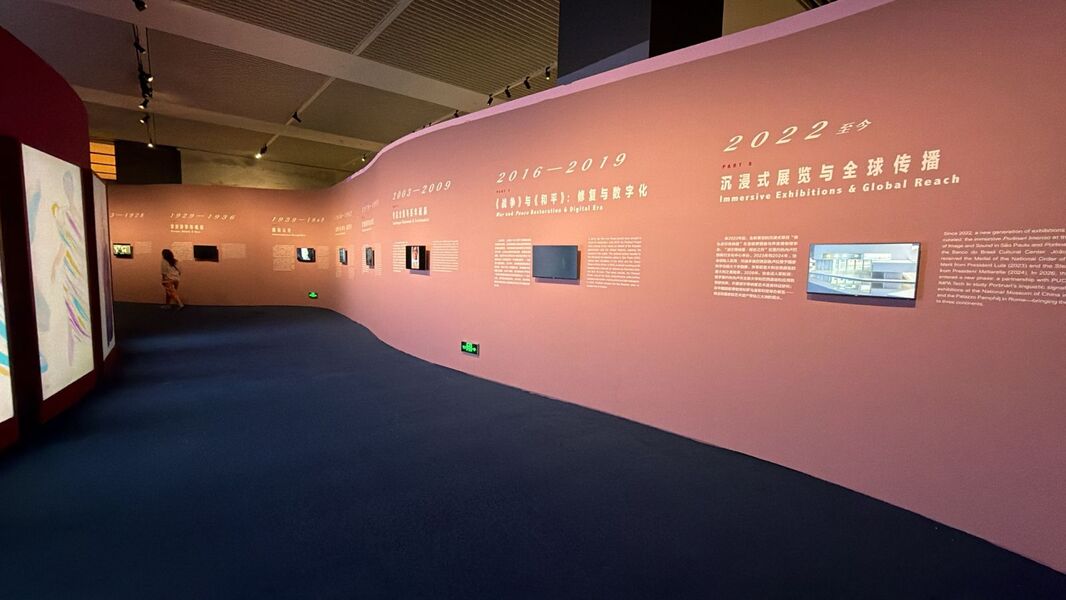Montagem da Exposição O Brasil de Portinari no Museu Nacional da China