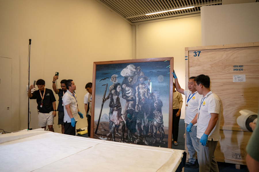 Montagem da Exposição O Brasil de Portinari no Museu Nacional da China