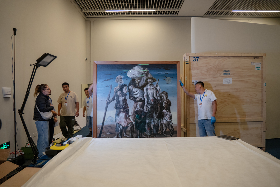 Montagem da Exposição O Brasil de Portinari no Museu Nacional da China